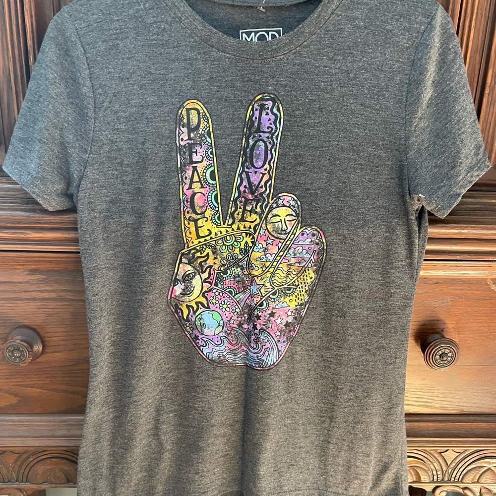 Peace sign grey tshirt